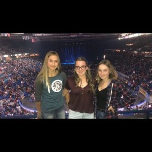 Meet your Posher, Ava